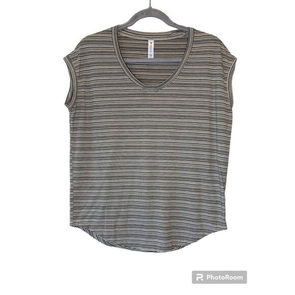 Athleta Women's Black and White Shirt Size Small - Picture 1 of 4